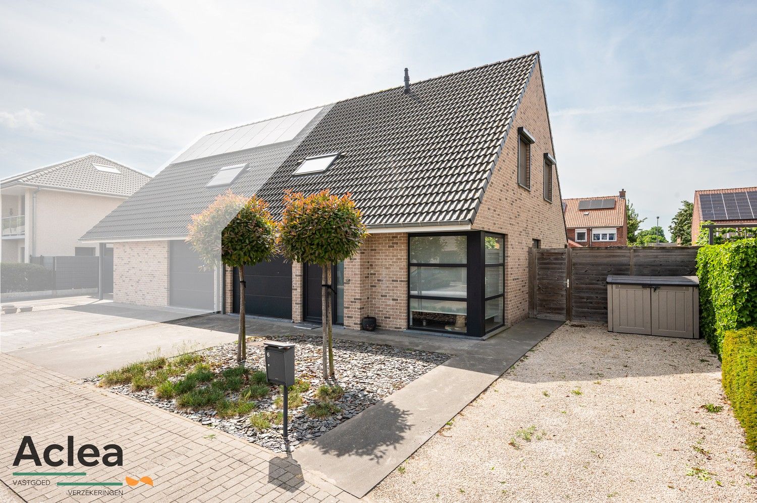 Recente halfopen bebouwing in een rustige wijk foto 25