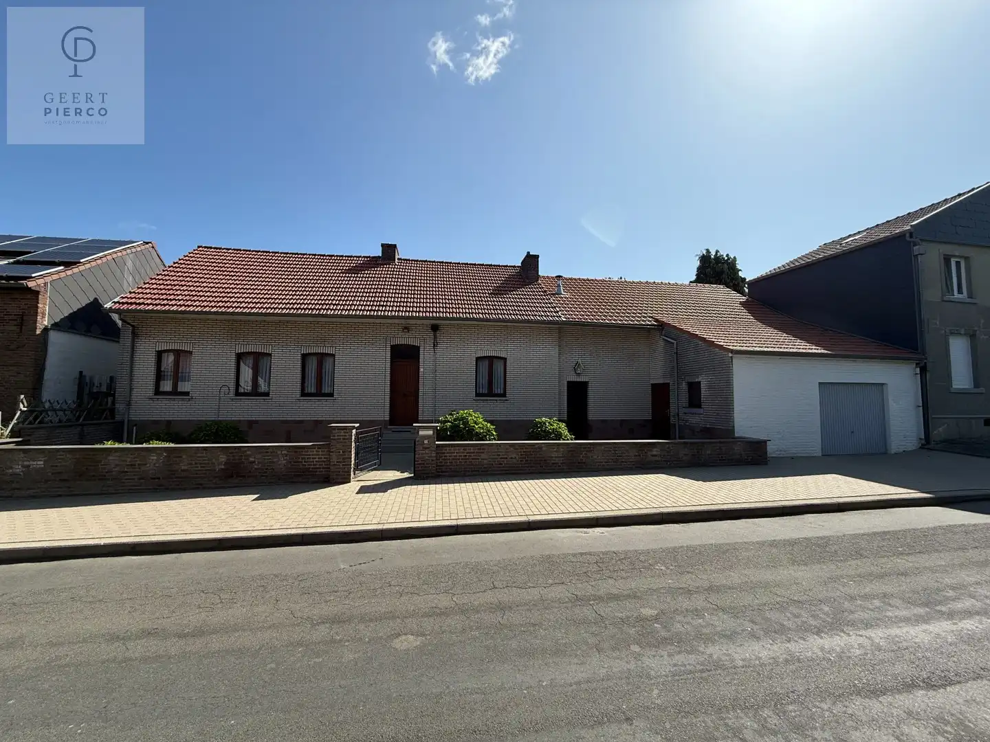 Charmante woning met schuur foto 2