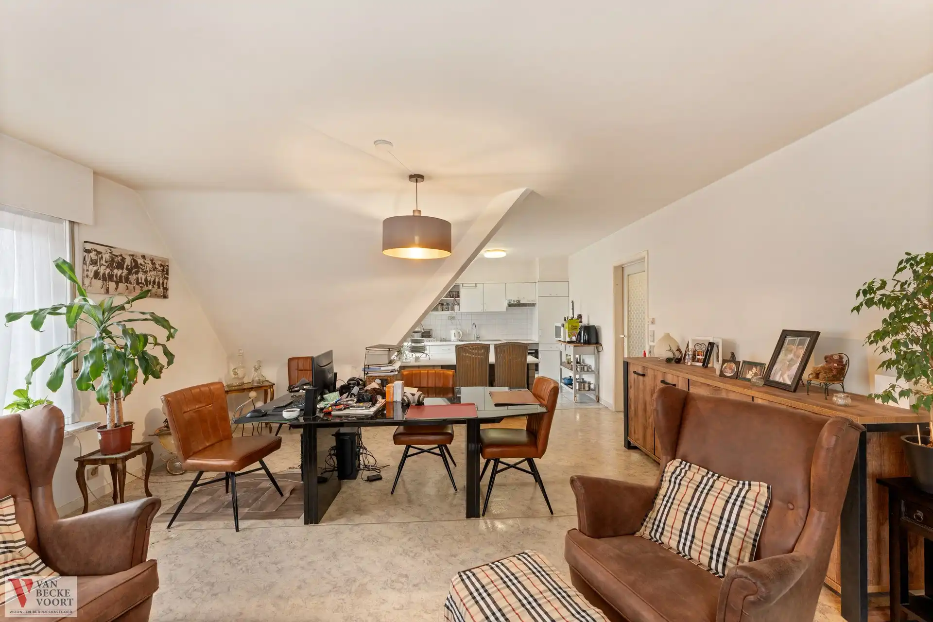 Halfopen woning opgedeeld in 2 units foto 16