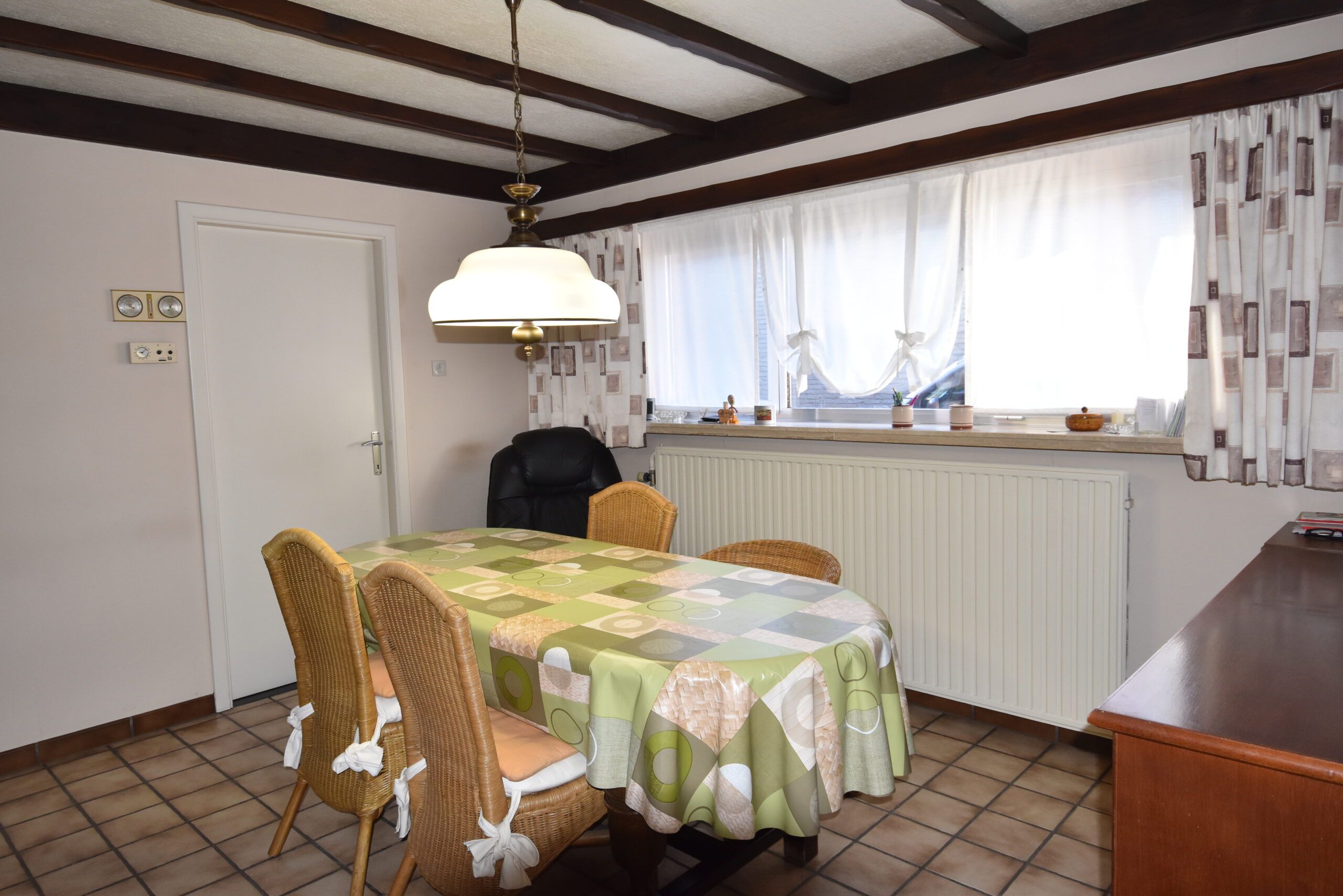 Halfopen bebouwing met 3 slaapkamers en garage. foto 4