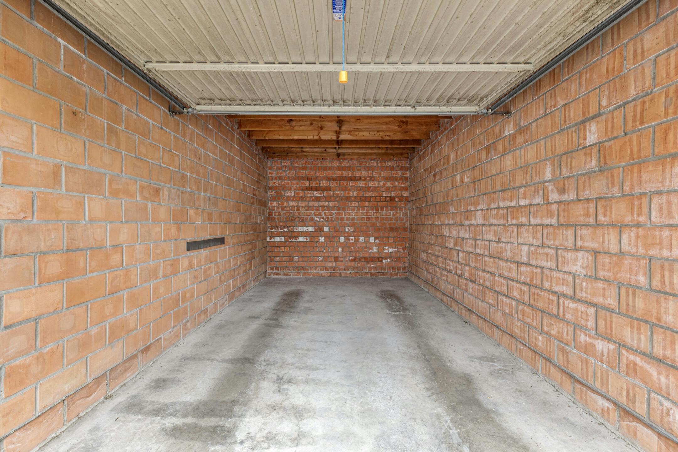 Gerenoveerd appartement te koop in centrum Waregem foto 13