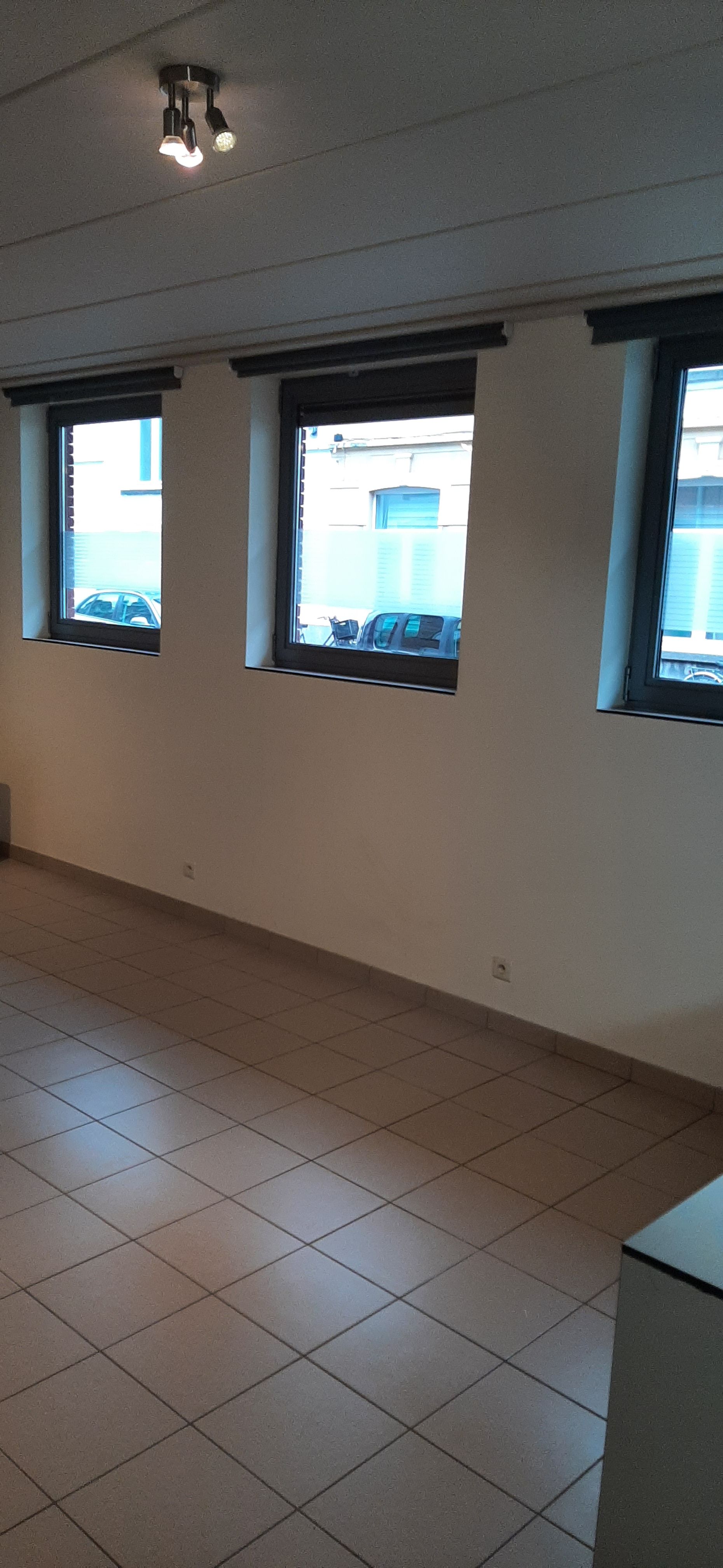 Goed gelegen gezellige ongemeubelde studio foto 8