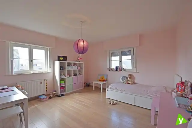 Ruime gezinswoning gelegen met tuin net buiten het centrum van Eeklo! foto 10