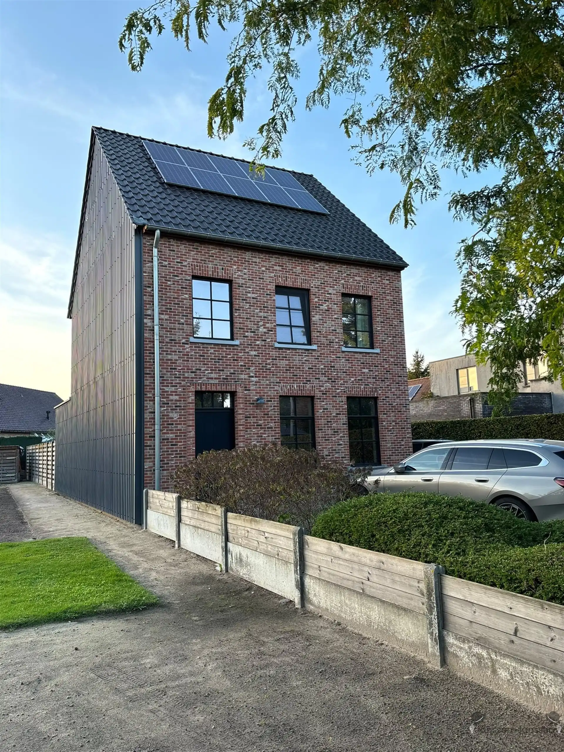 Ruime en energiezuinige woning met 4 slaapkamers, 2 badkamers en omheinde tuin in Wuustwezel  foto 3