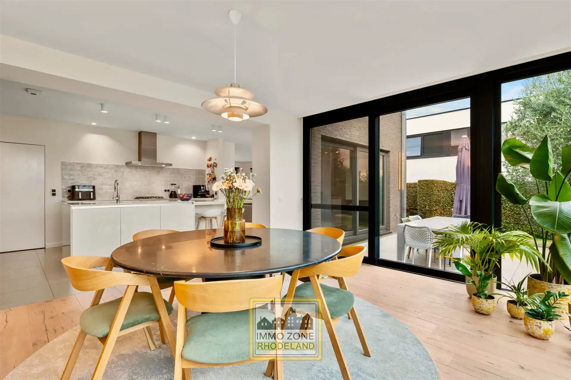 Sublieme moderne woning met prachtige tuin foto 14
