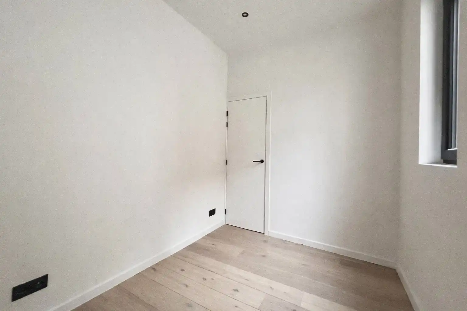 Gezellig gelijkvloers 2-slpk app met tuin. foto 10