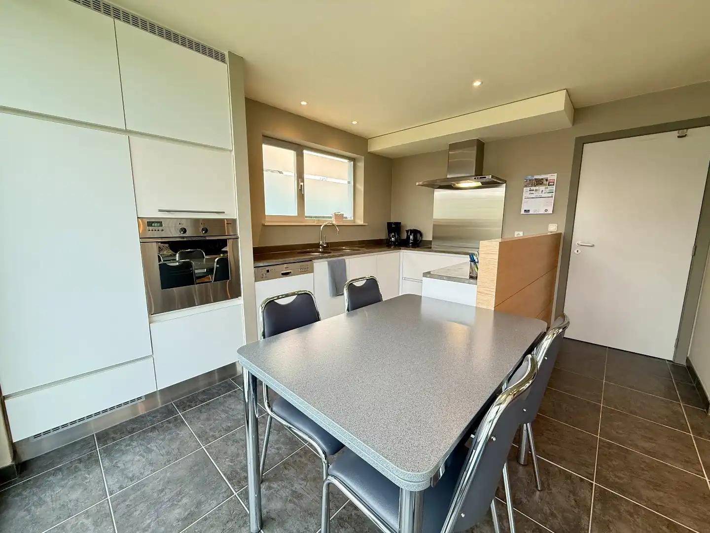 Rustig gelegen alleenstaande woning met mooi ingerichte tuin en 3 slaapkamers  foto 5