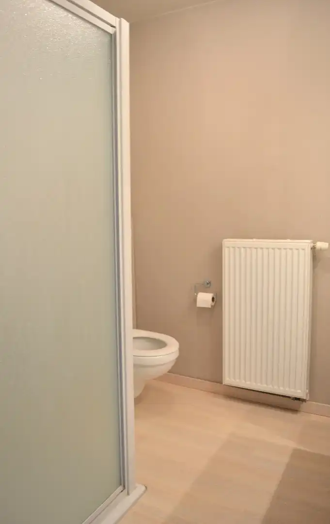 Verzorgd duplexappartement met 2 slaapkamers en garage te koop in Gullegem-centrum foto 8