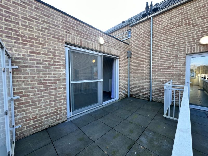 Instapklaar (volledig opgeschilderd) duplexappartement met 2 ruime slpk., terras, ondergrondse autostpl + kelderberging foto 5