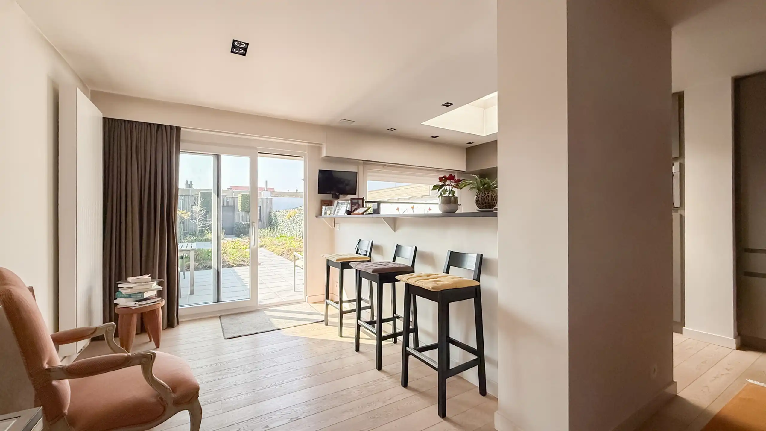 Verzorgde woning met zonnige tuin nabij de Graaf Jansdijk foto 9