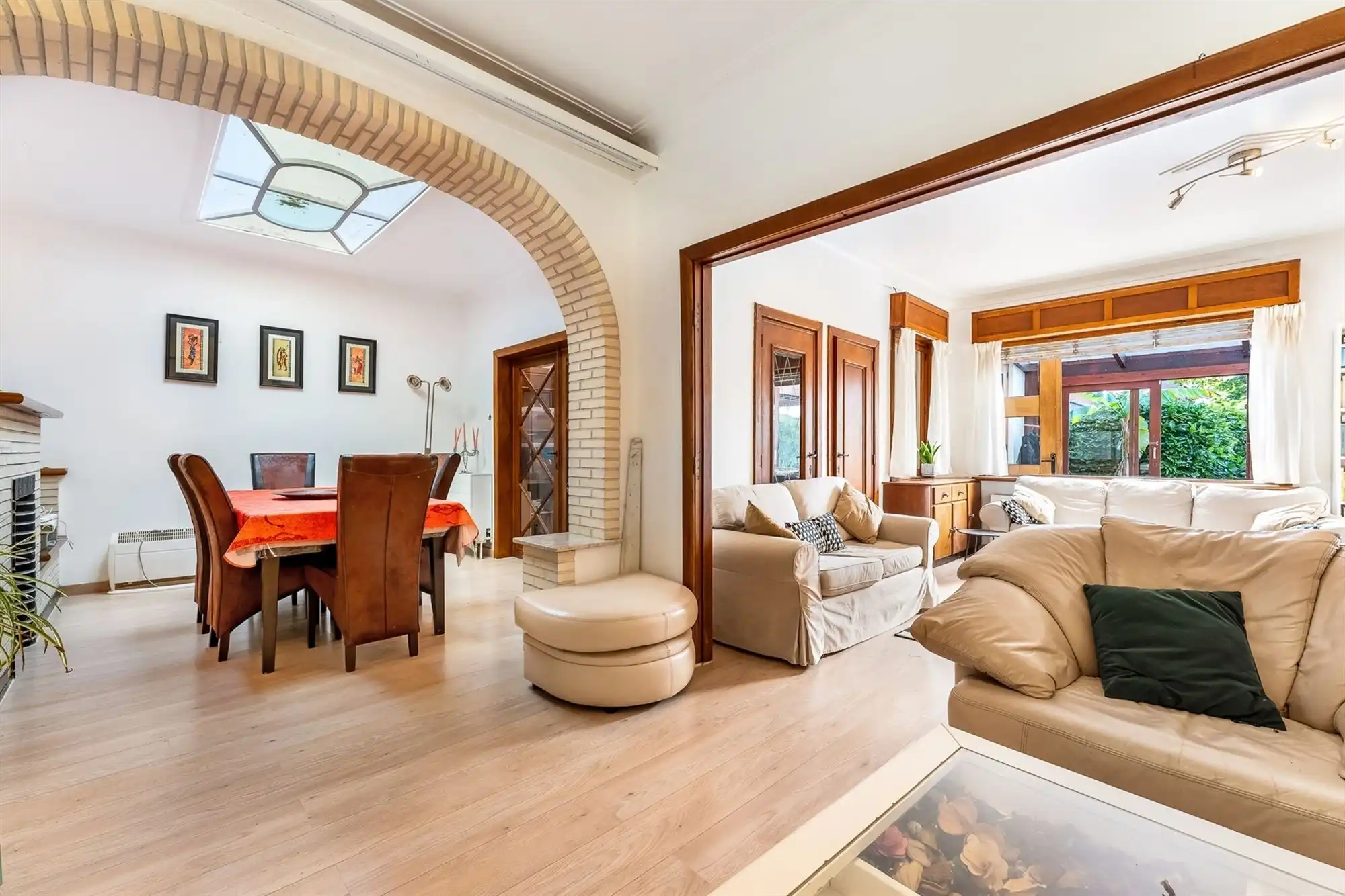 Hoofdfoto van de publicatie: WONING OP UITZONDERLIJK PERCEEL PAL IN HET CENTRUM VAN BALEN