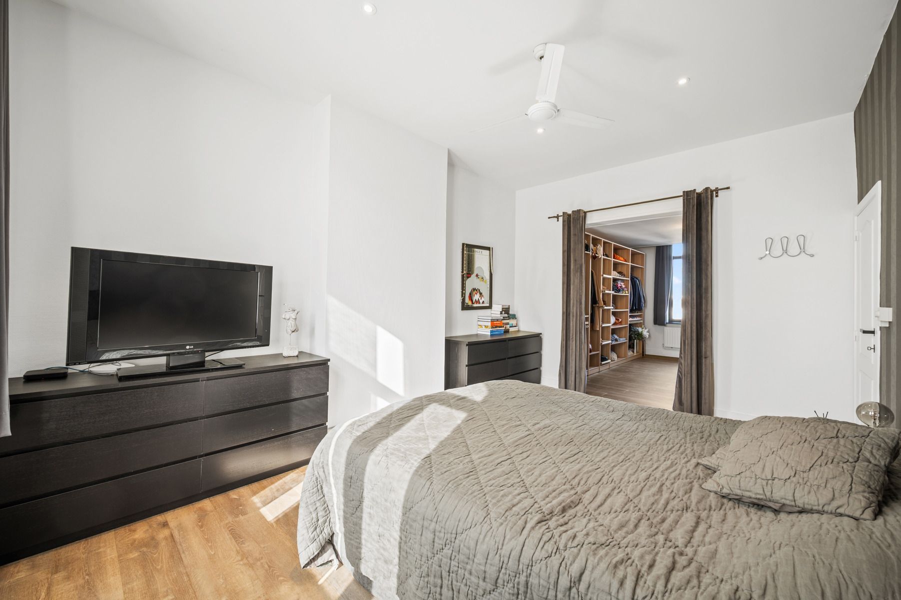 Herenhuis + handelsruimte + 7 autostaanplaatsen te MECHELEN foto 20