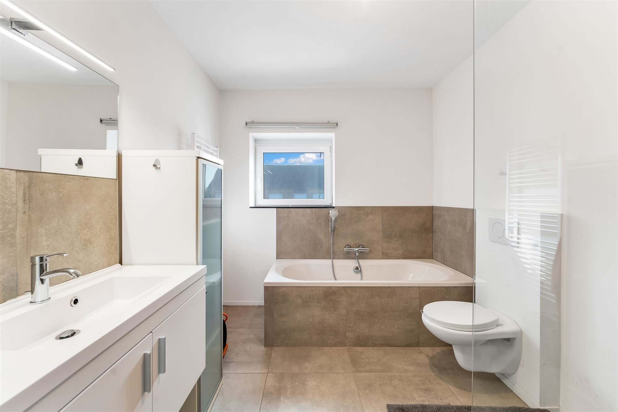 PERFECT ONDERHOUDEN EN INSTAPKLARE WONING MET 3 SLAAPKAMERS EN INPANDIGE GARAGE TE OLMEN foto 13