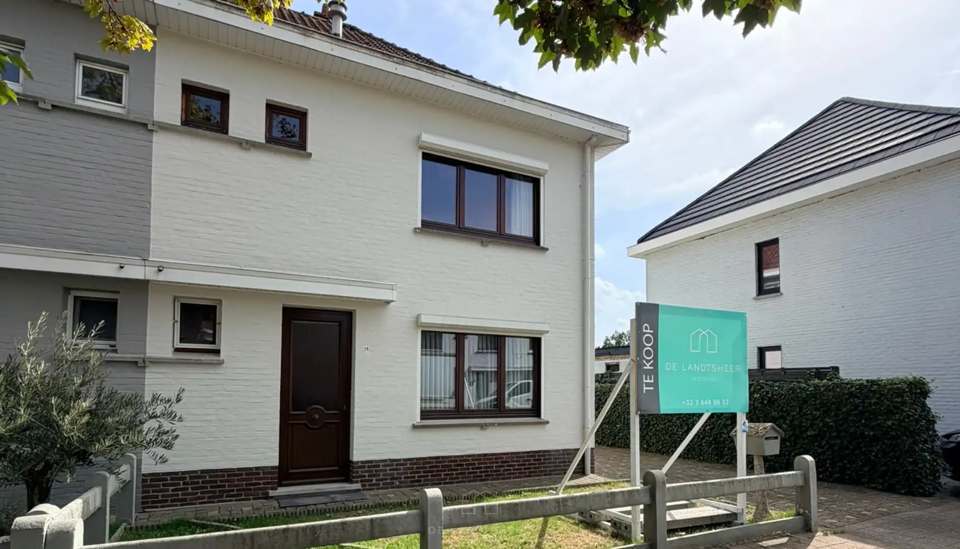 Hoofdfoto van de publicatie: Te renoveren halfopen bebouwing met 3 slaapkamers, ruime garage en open uitzicht in hartje Bornem