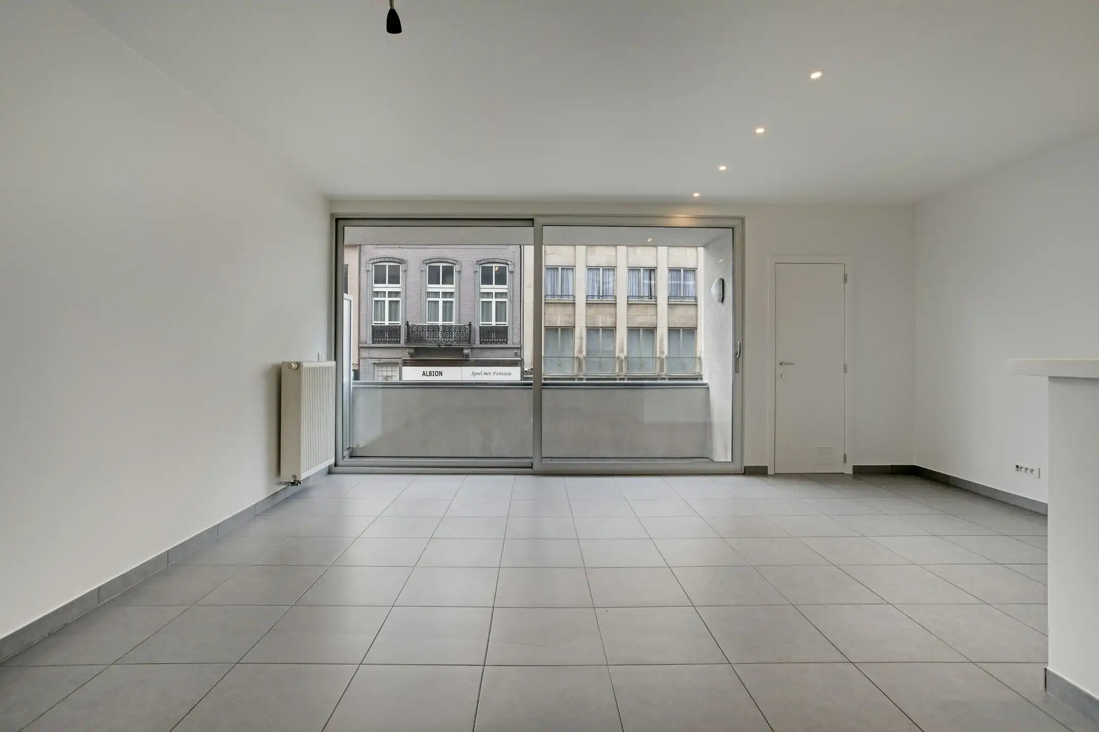 Gerenoveerd 1-slaapkamer appartement te koop in centrum Kortrijk foto 4