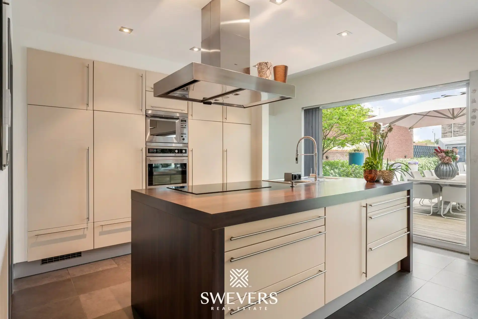 Werken, wonen en genieten in luxevilla met zwembad, poolhouse en magazijn in Koersel foto 12
