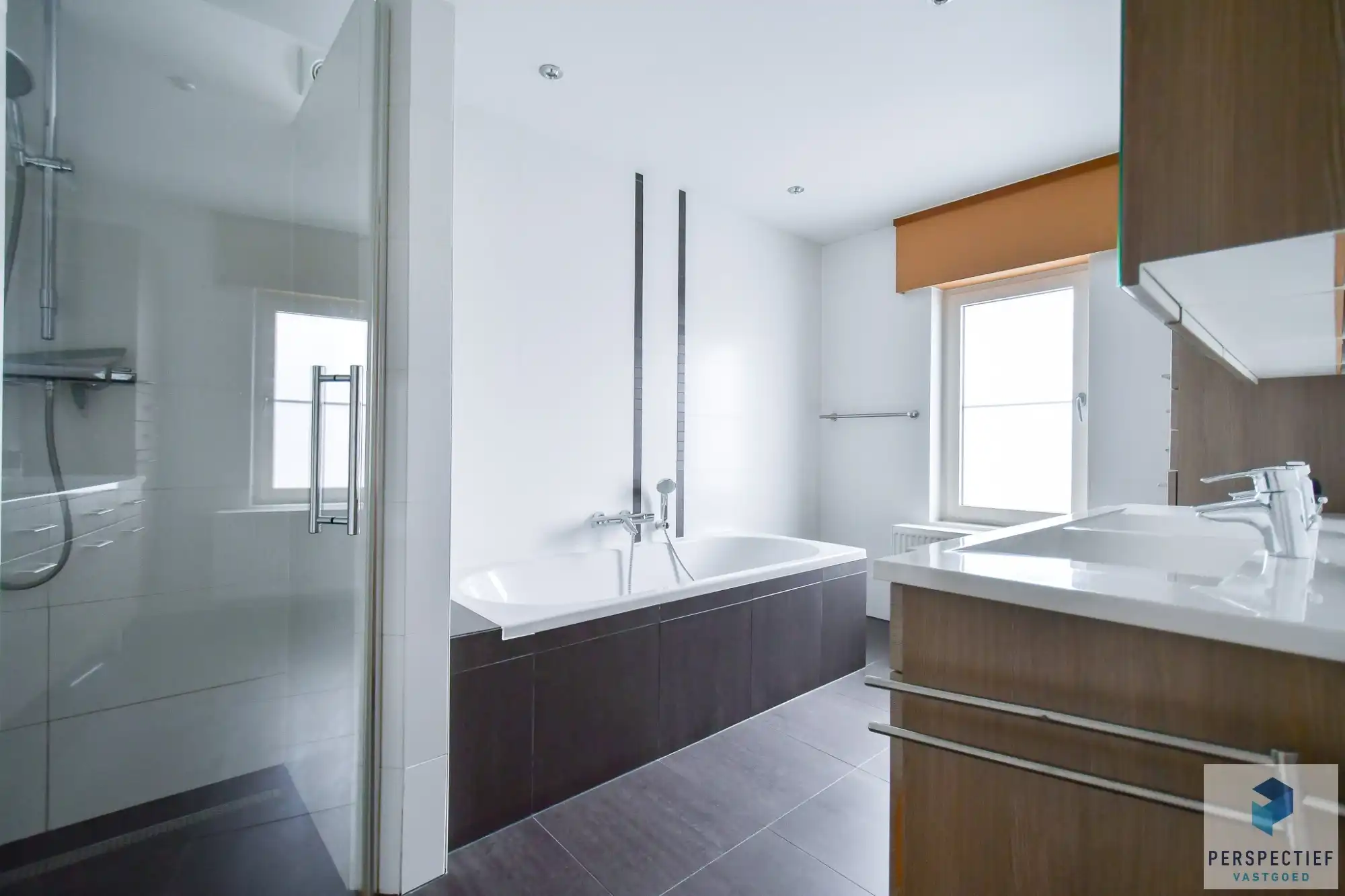 BEZOEKMOMENT ZATERDAG 31/01 VAN 13U TOT 15U | Rustig gelegen ruime halfopen woning met recent bijgebouw/garage op 454m² foto 12