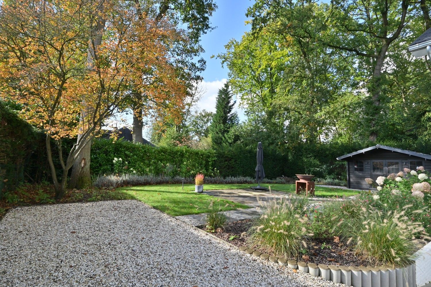 Compleet gerenoveerde woning op gegeerde toplocatie aan de Goudkust te Neerharen foto 23