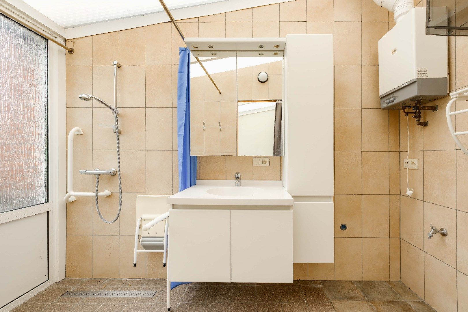 GOED ONDERHOUDEN RIJWONING MET 3 SLPKS, TUIN & GARAGE foto 6