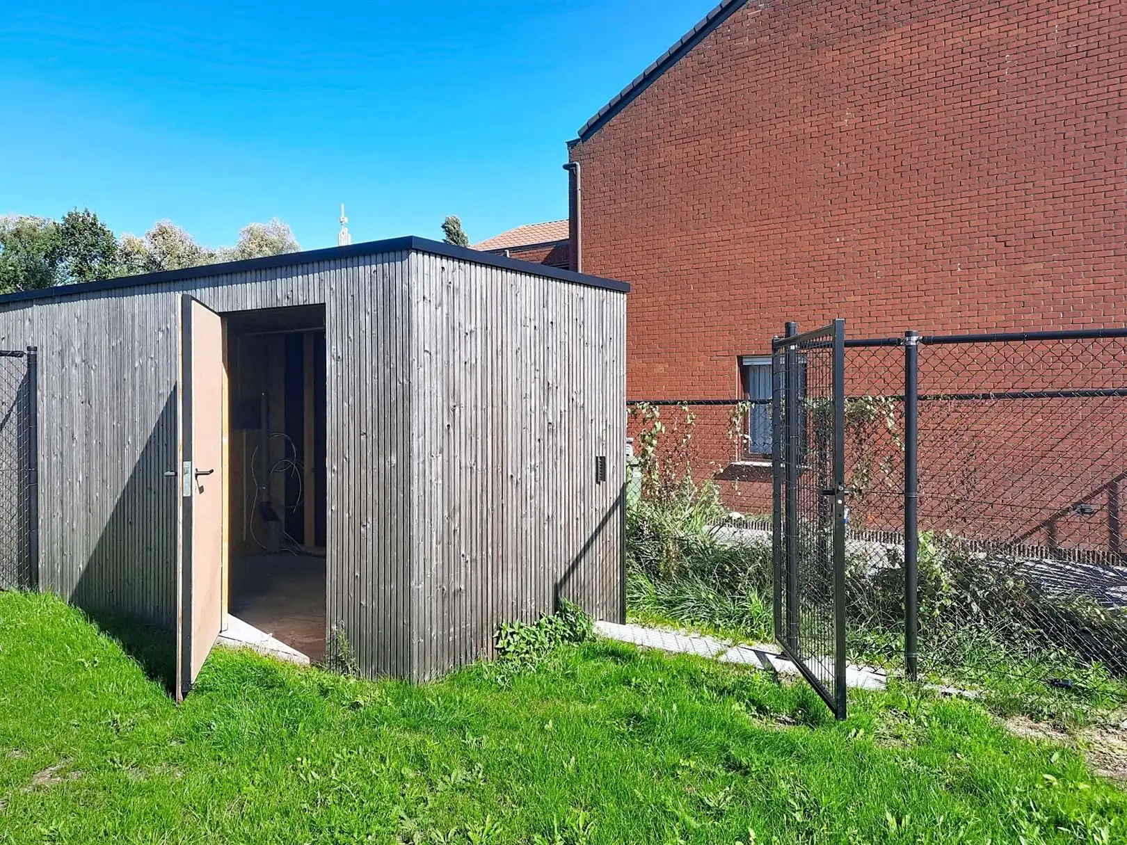 Luxueuze nieuwbouw villa met grote tuin, 2 autostaanplaatsen en 12 zonnepanelen foto 24