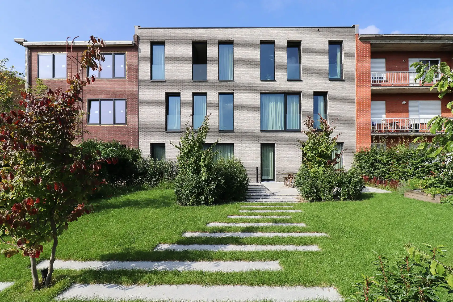 Gemeubelde studio in modern project 'The Doorn House' foto 16