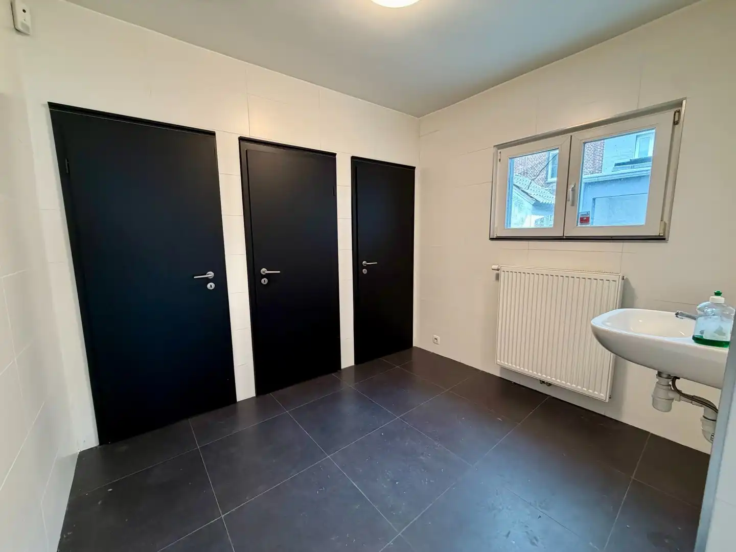 Gerenoveerd handelspand met instapklaar duplexappartement en tuintje foto 19