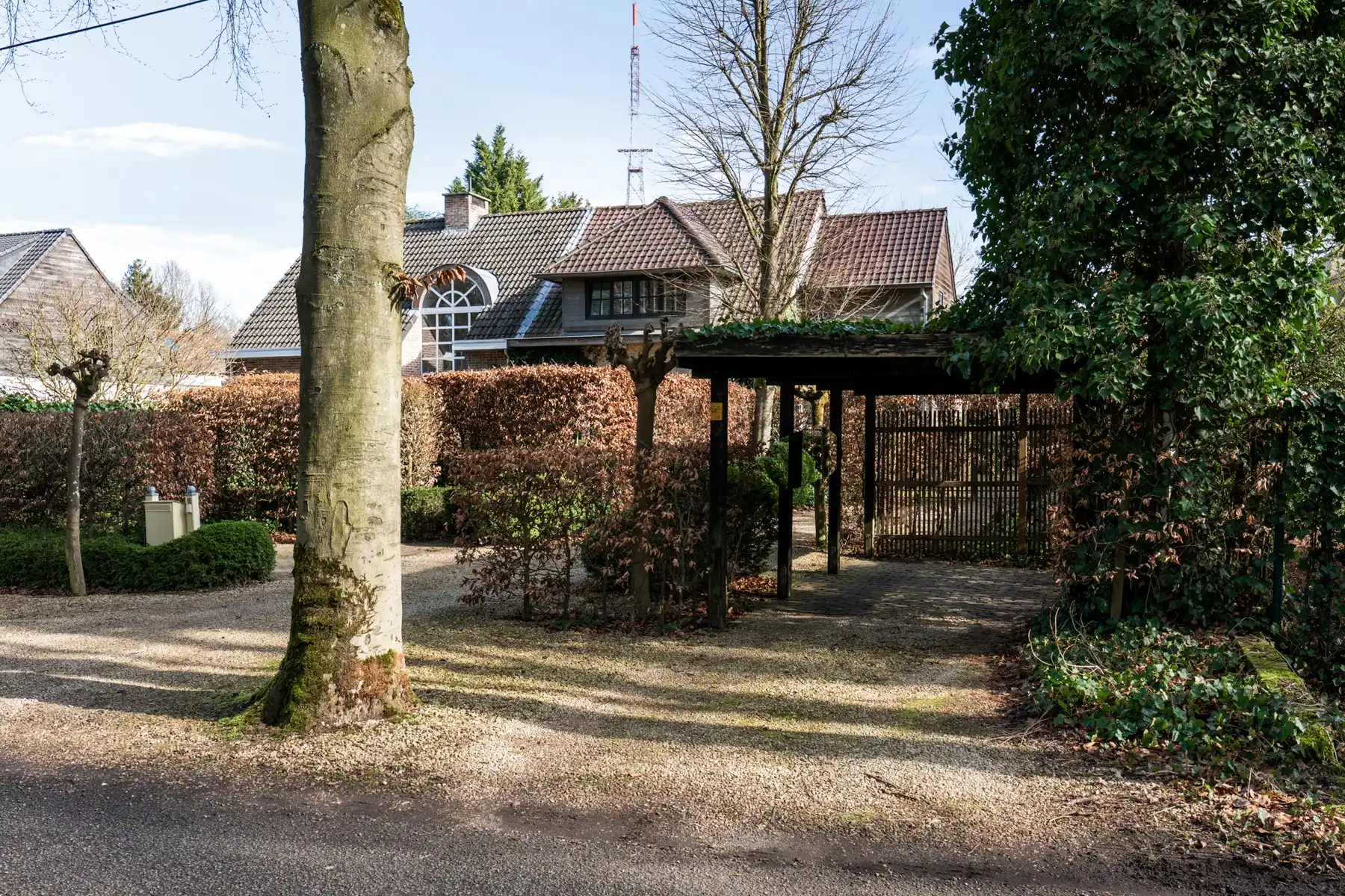 Charmante halfopen woning met polyvalent bijgebouw foto 5