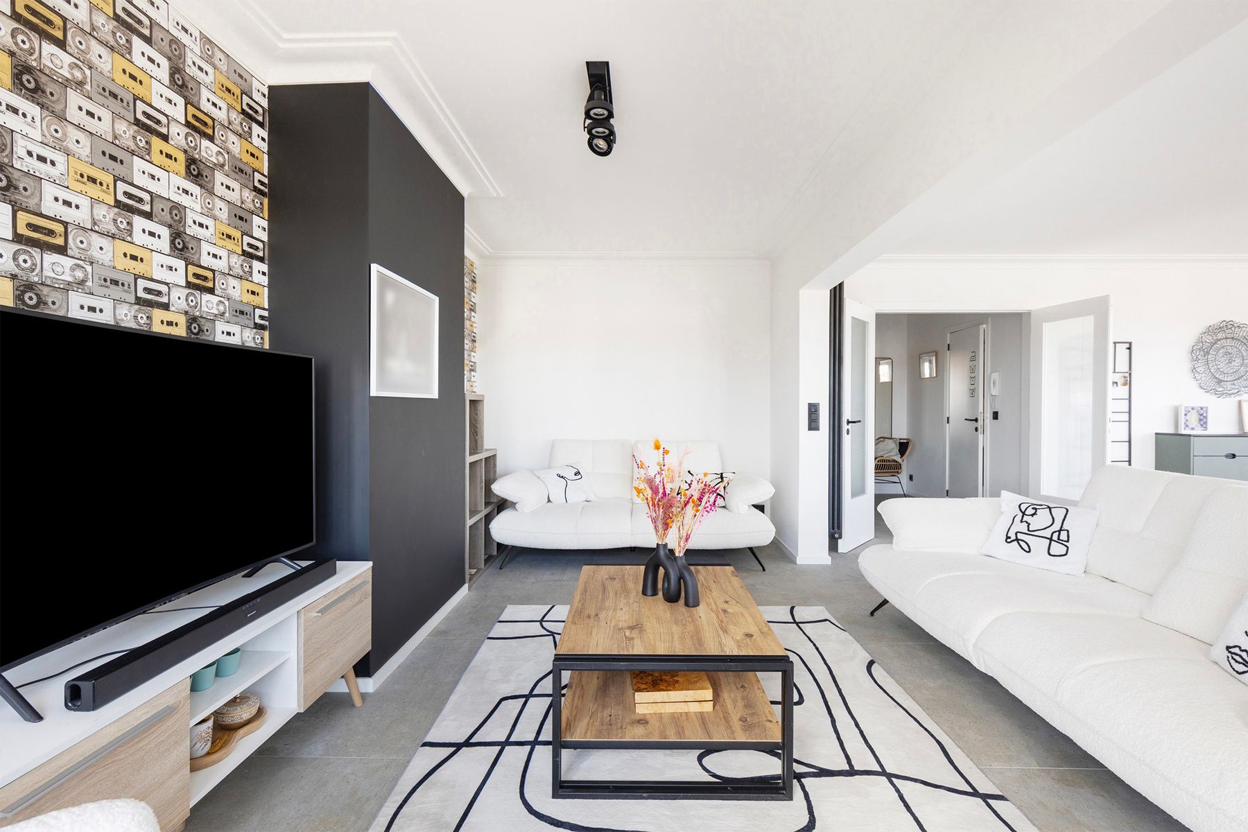 Stijlvol gerenoveerd appartement met 2 slaapkamers & kelder! foto 8