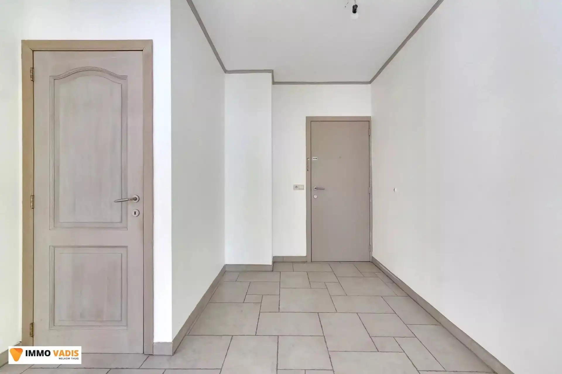 Ruim appartement met twee slaapkamers, terras en ondergrondse parkeerplaats foto 3