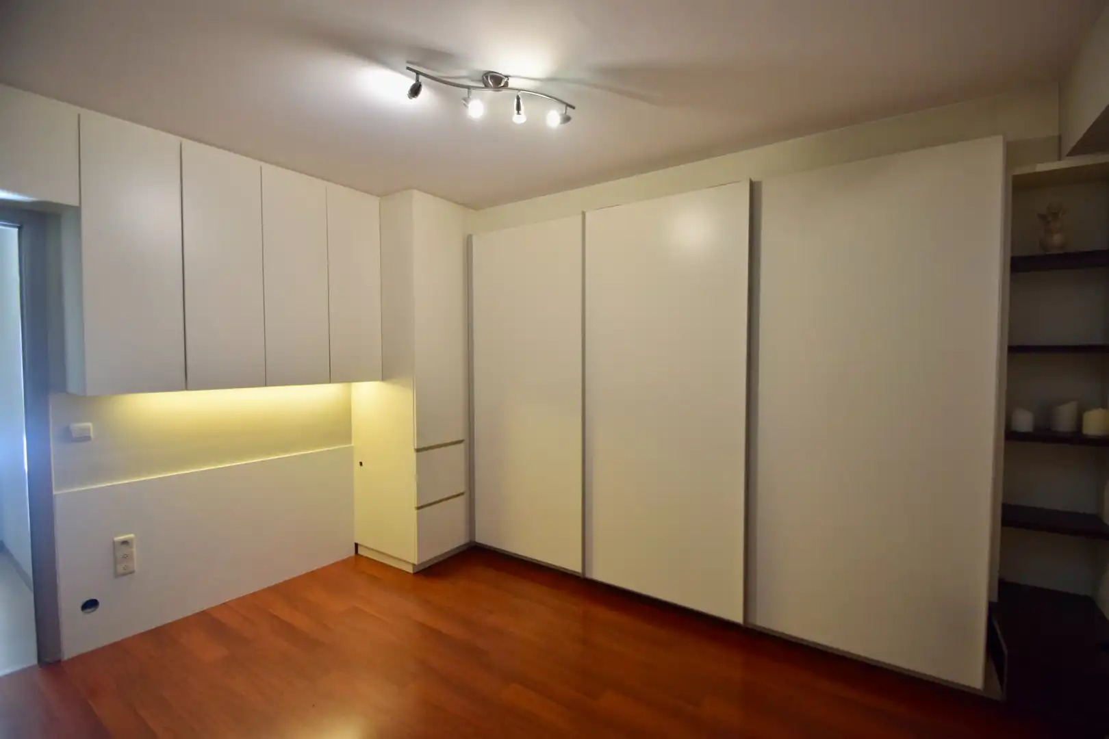 Twee slaapkamer appartement met terras gelegen aan het Alfred Verweeplein, centrum Knokke. foto 13