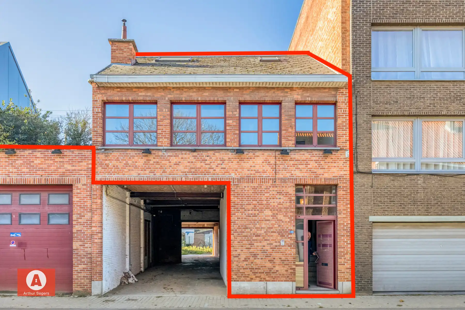 IN OPTIE - Ruim & energiezuinig appartement mét ruime beneden-berging. foto {{pictureIndex}}