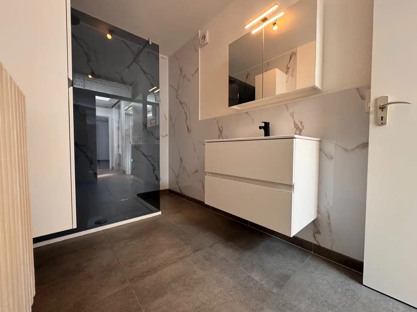 Ruime halfopen woning met 3 slaapkamers foto 9