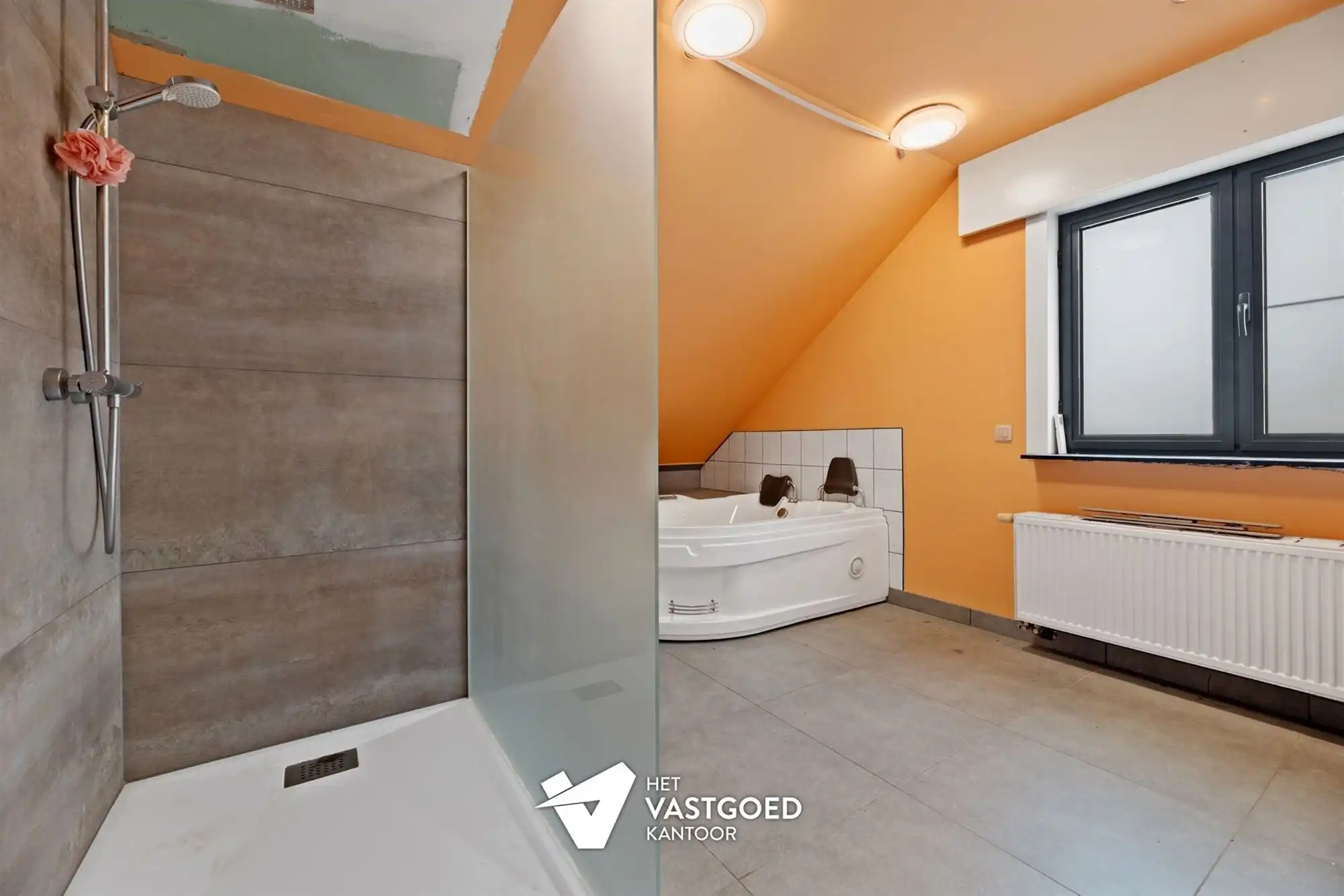 RUIME WONING MET 3 SLAAPKAMERS UITERST RUSTIG GELEGEN OP EEN PERCEEL VAN 10 ARE TE PAAL foto 13