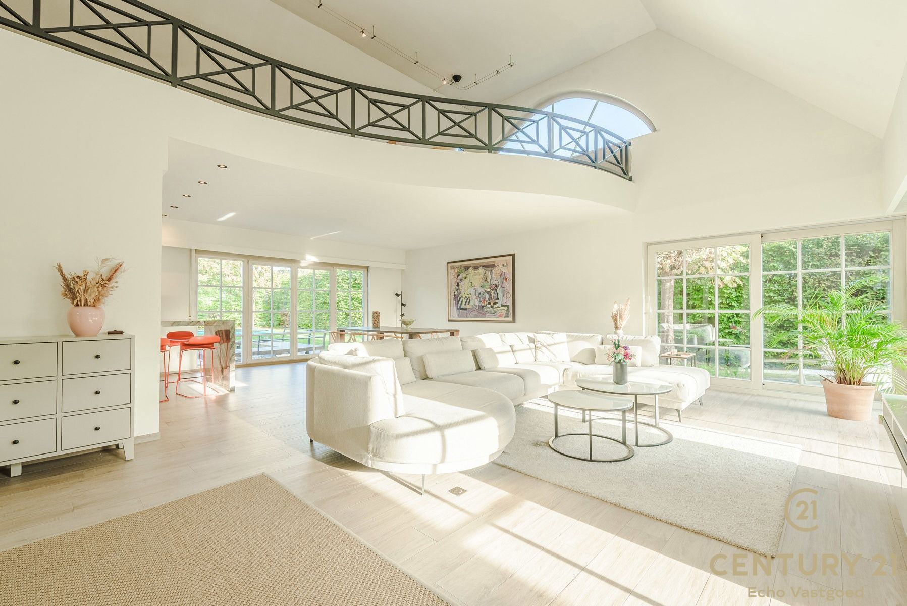 Praktisch gelegen, perfect onderhouden villa met zwembad foto 5