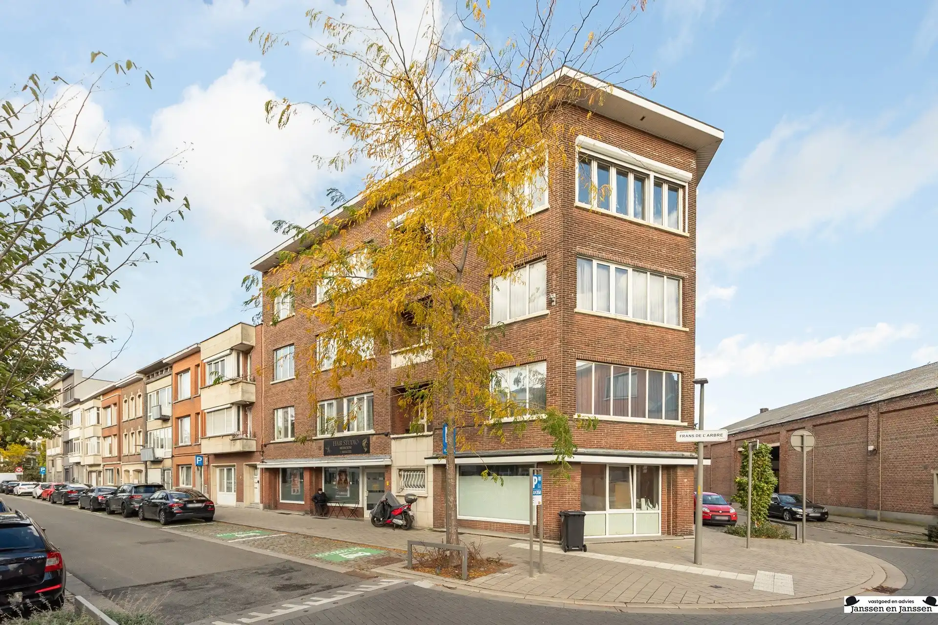 Gerenoveerd 2-slaapkamer appartement te Merksem foto 16