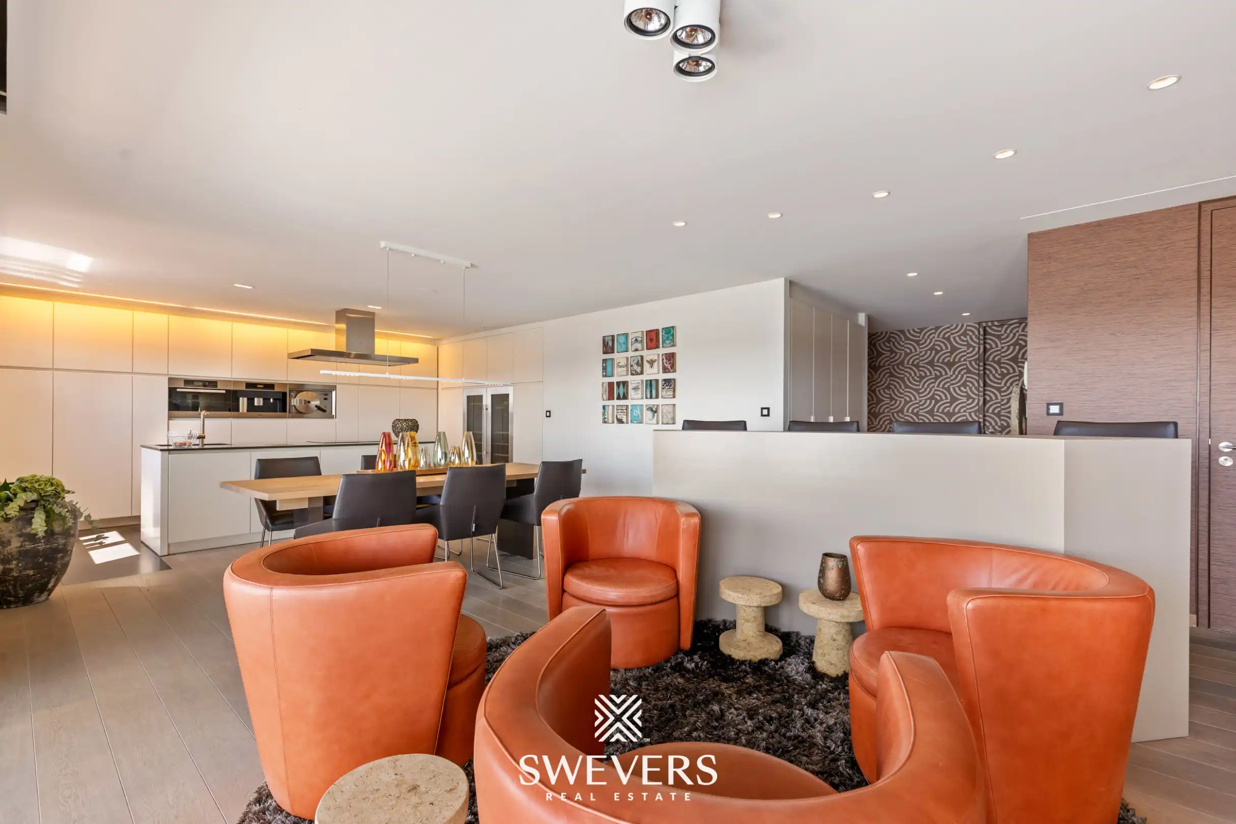 Exclusief penthouse met veel lichtinval en ruim panoramisch terras met prachtig ver uitzicht in centrum Genk foto 6