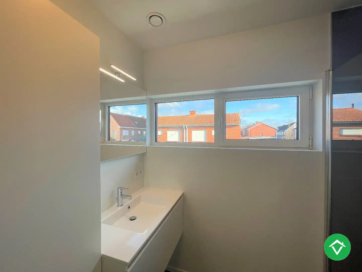 Ruime, gerenoveerde woning met twee slaapkamers te Roeselare foto 16