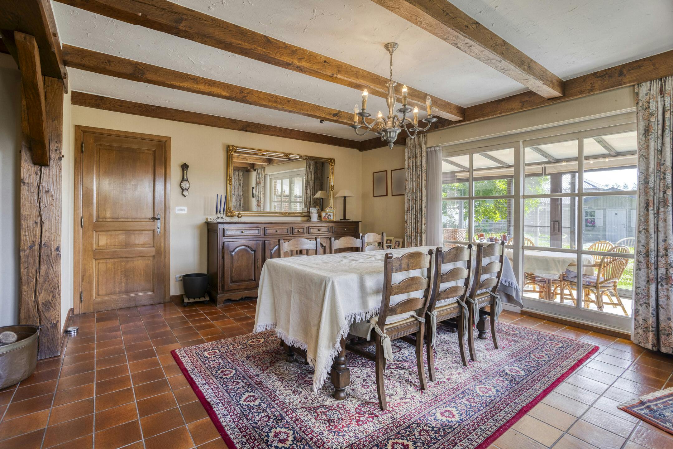Karaktervolle villa op ruim perceel te koop in Roeselare foto 5