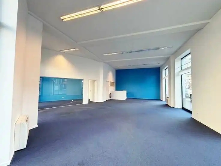 TOP GELEGEN COMMERCIEEL PAND HOEKLOCATIE foto 8