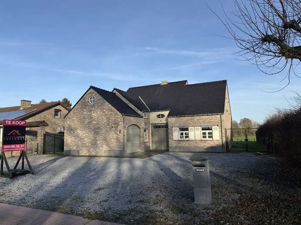 Landelijke vrijstaande woning met tuin foto {{pictureIndex}}