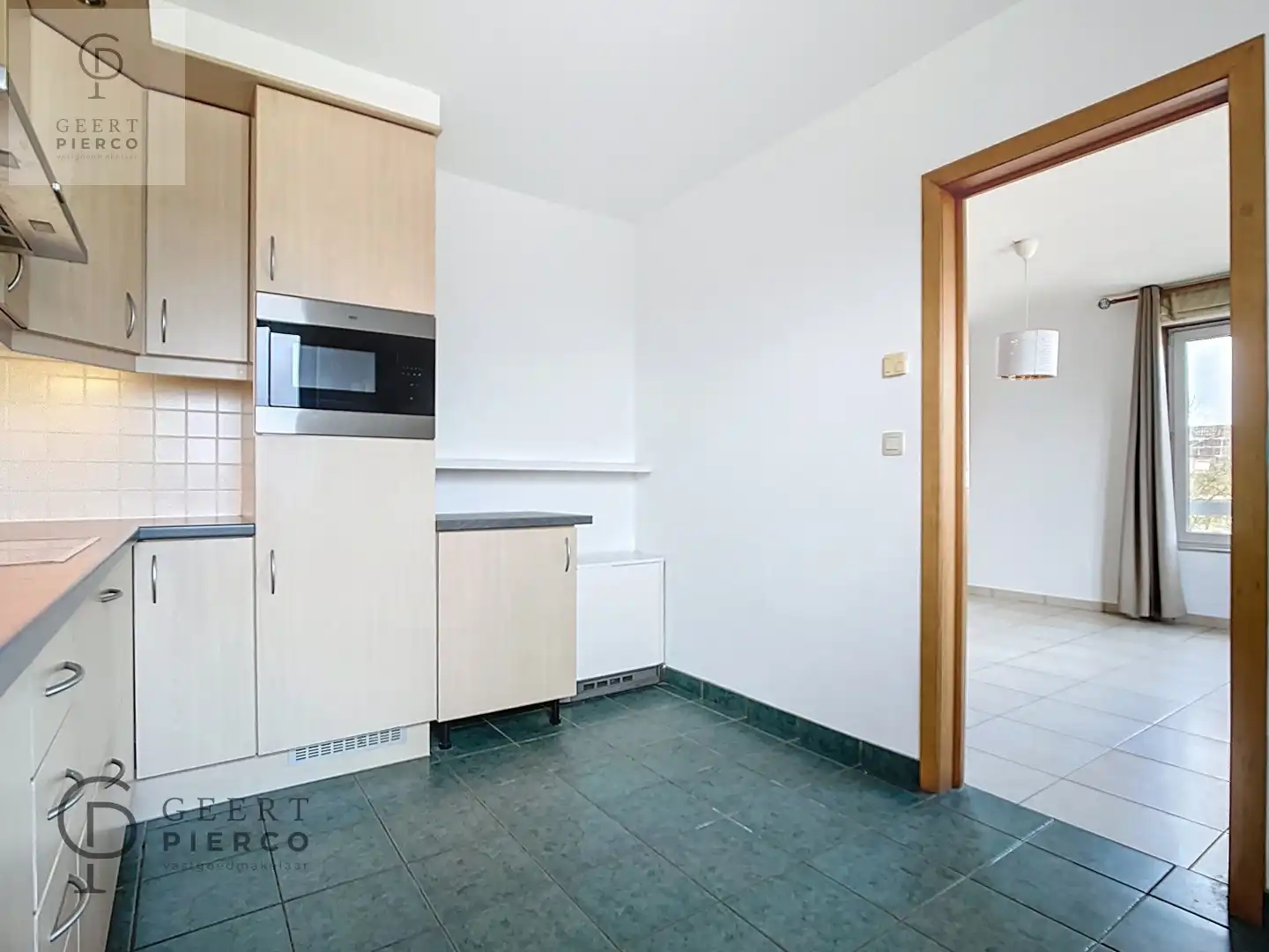 Ruim appartement met twee slaapkamers, kelder en ondergrondse staanplaats. foto 6