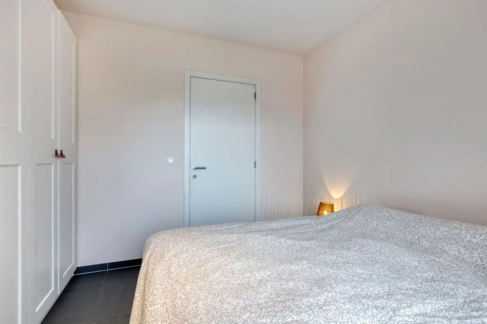 Rustig gelegen en instapklaar appartement met 1 slaapkamer, ruime tuin en private autostaanplaats. foto 11
