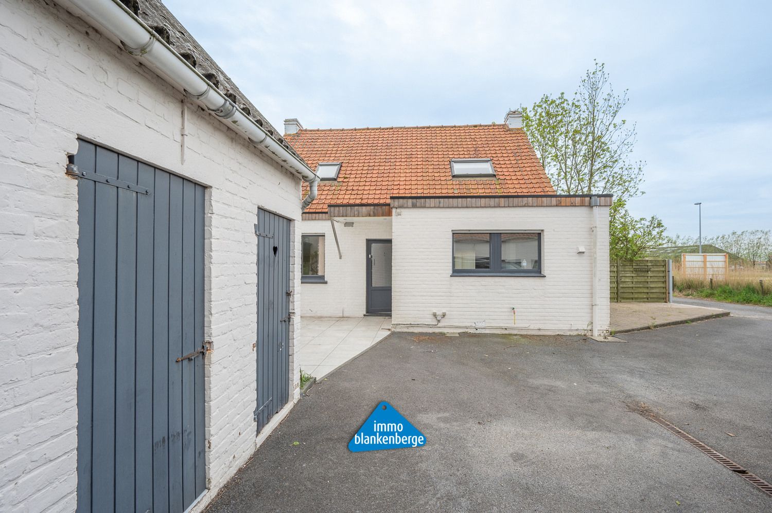 Unieke Hoeve Te Koop met 3.495m² Grond in Lissewege foto 6