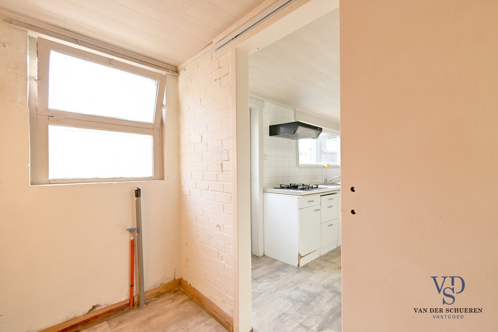 Te renoveren woning in centrum Balegem. foto 13