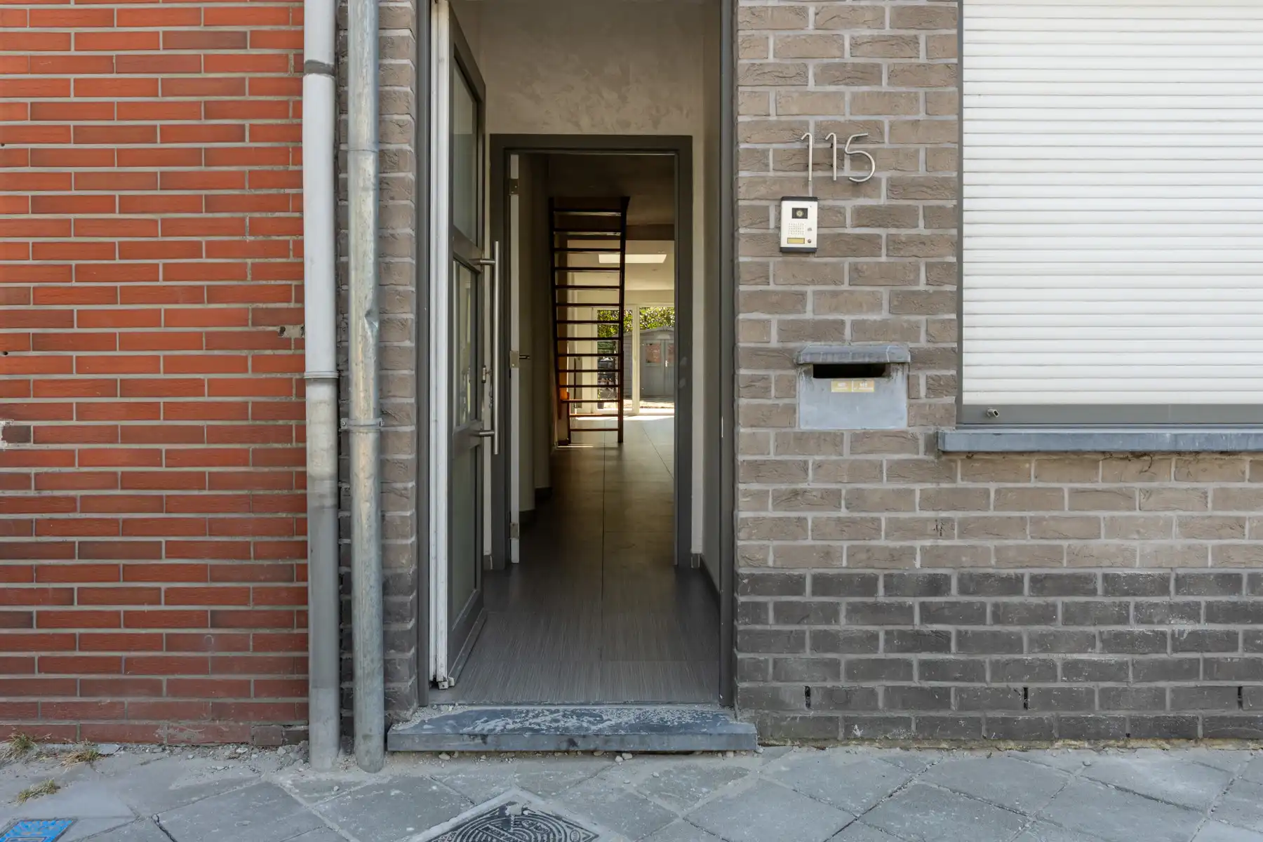 Instapklare starterswoning met 3 slks. centrum Lokeren foto 3
