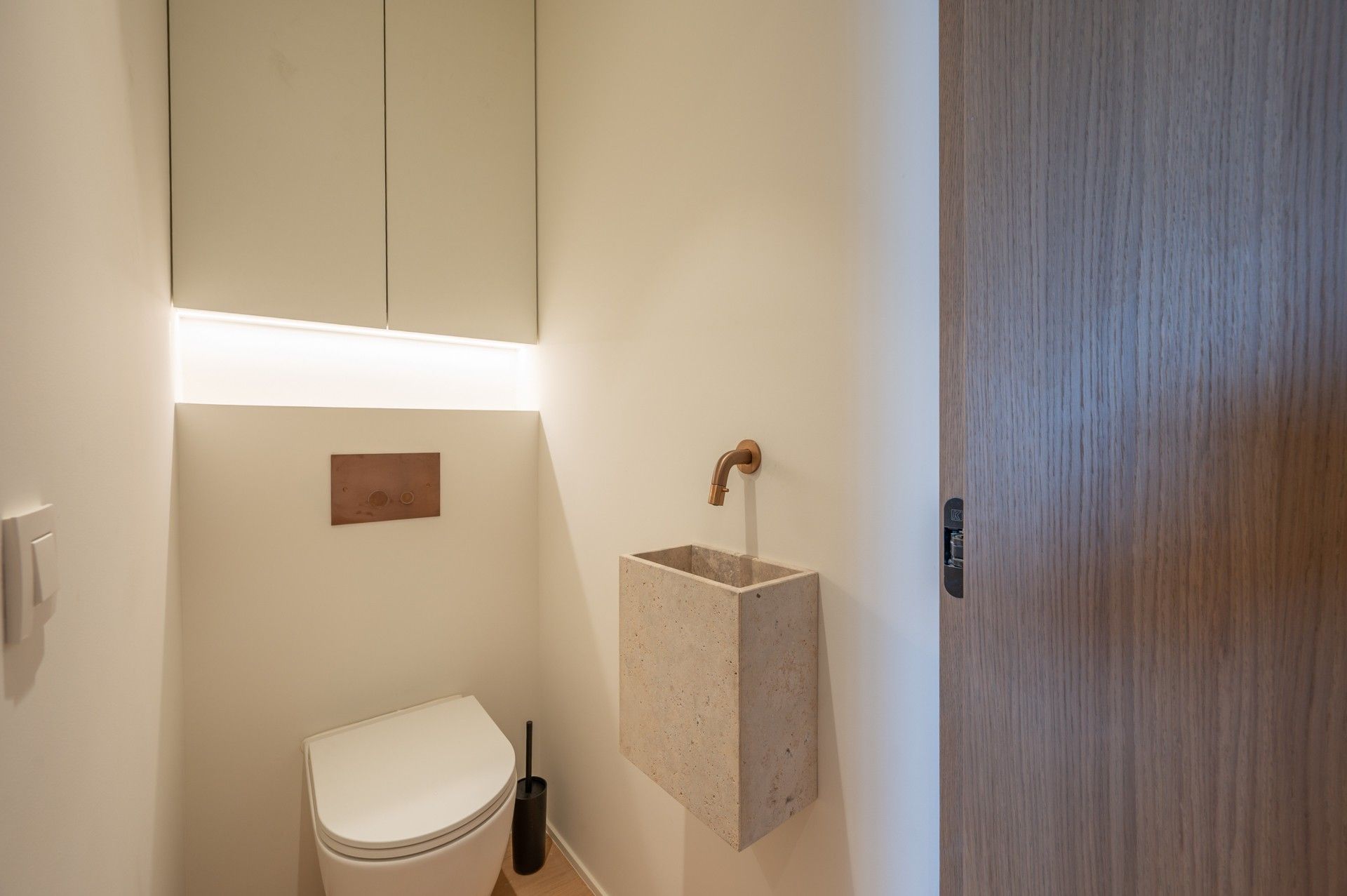 Gemeubeld: verfijnd gerenoveerd appartement op de zeedijk vlakbij het Rubensplein te Knokke! foto 12