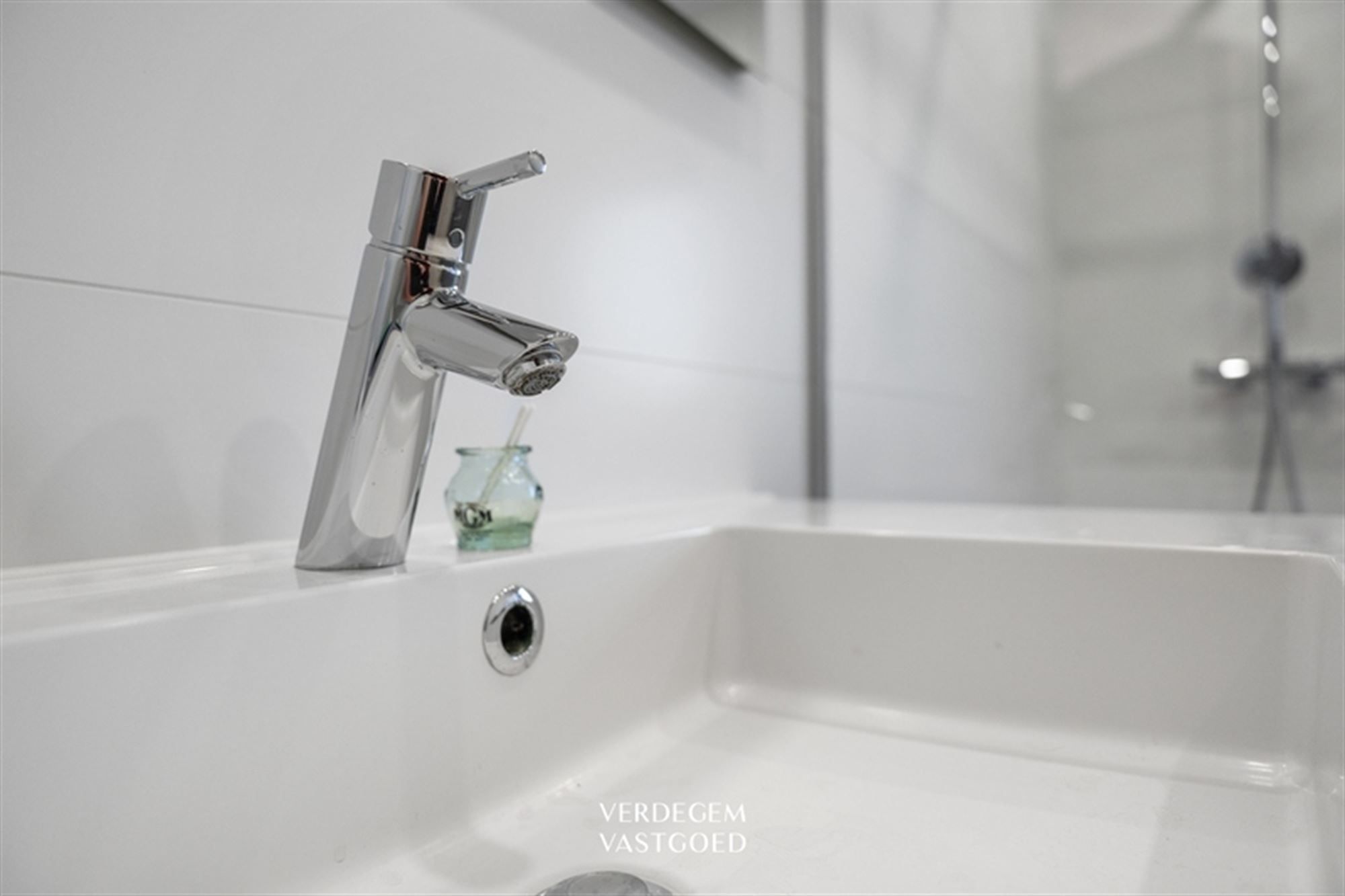 Stijlvolle en instapklare woning met 2+1 slaapkamers, garage en mooie tuin foto 23