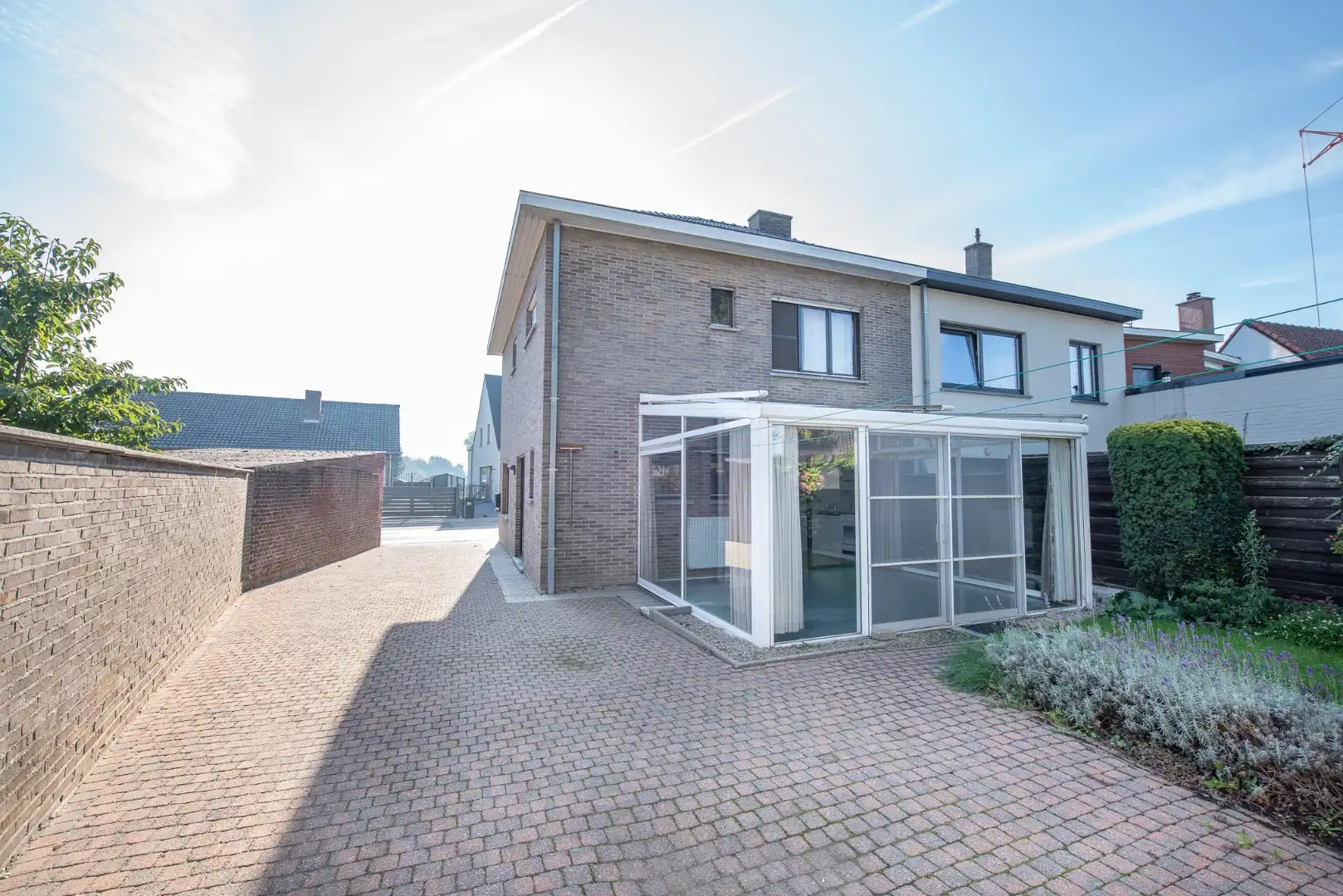 Praktische woning met 3 slaapkamers, garage, veranda en leuke tuin in centrum Wontergem foto 13