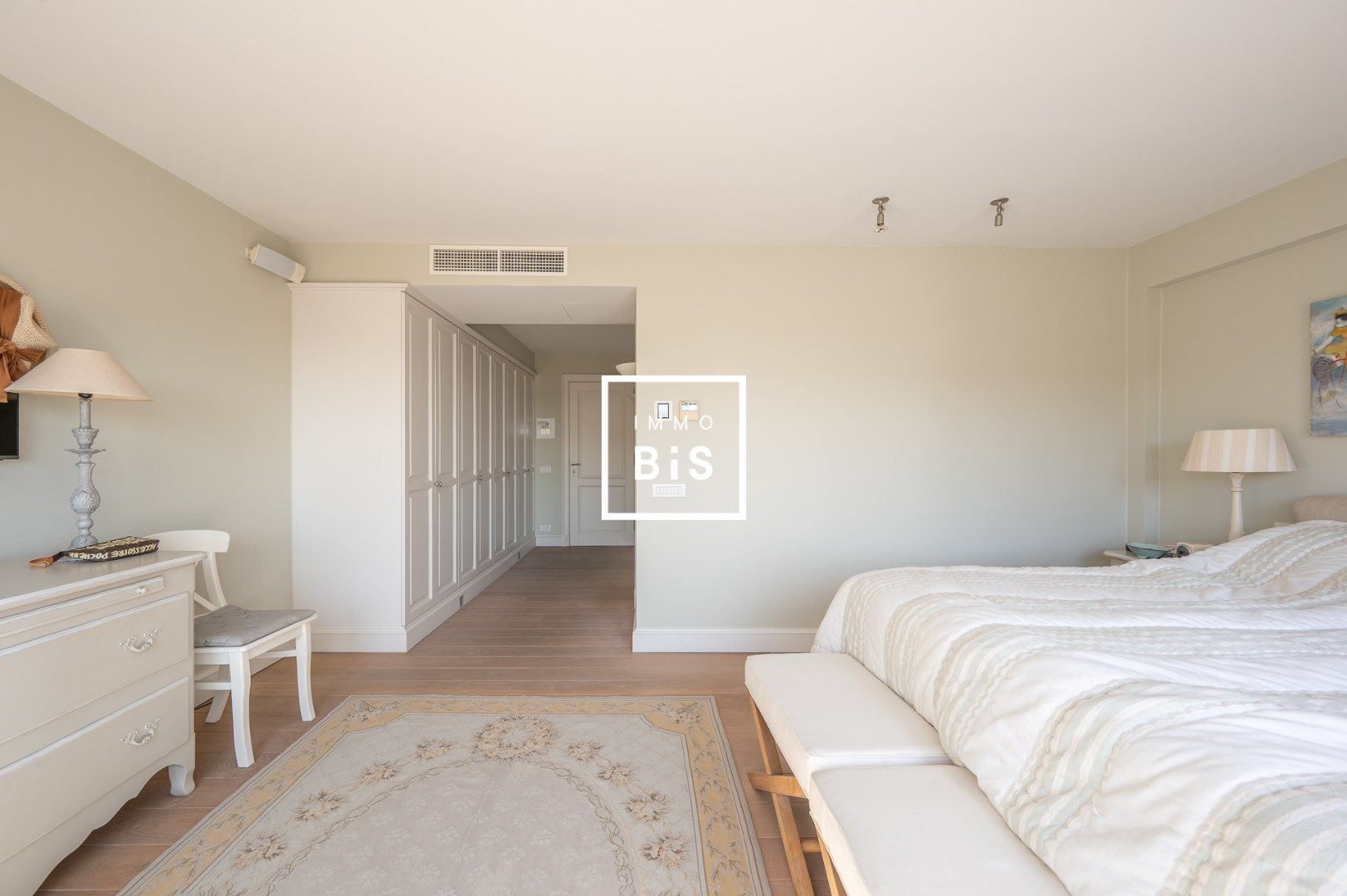 Exclusief duplex mezzanine appartement op een toplocatie aan de Zeedijk in het Zoute foto 9