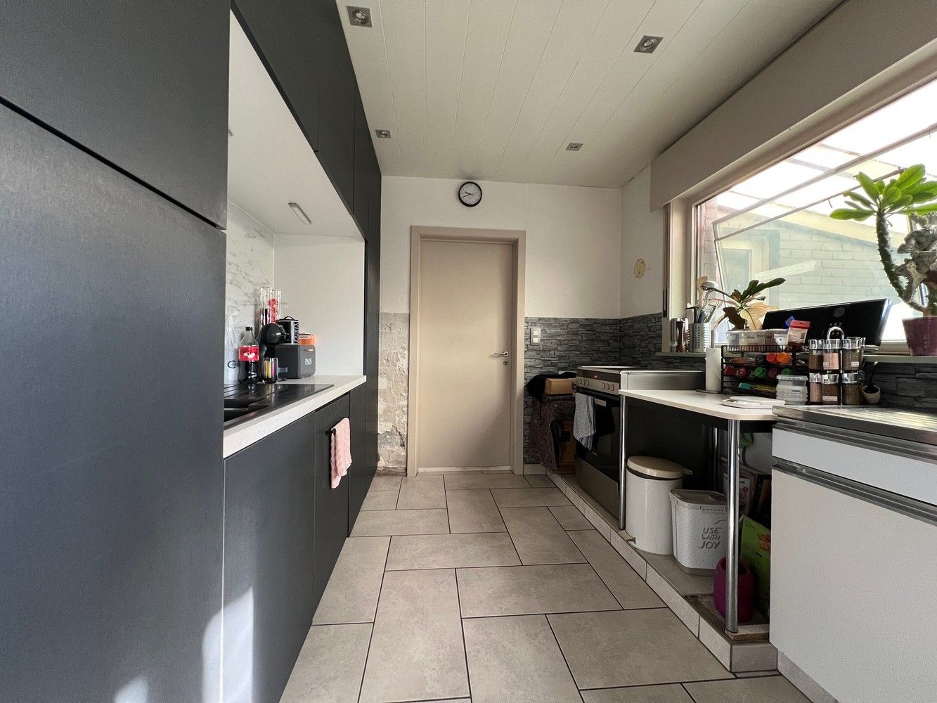 Instapklare woning met 4 slaapkamers en garage. foto 3